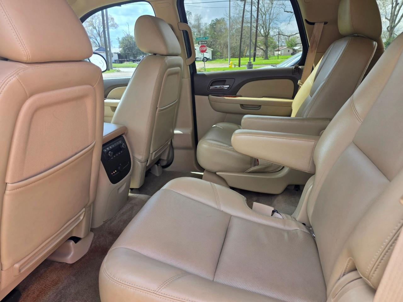 Chevrolet Tahoe 2WD 4dr 1500 LTZ 2011