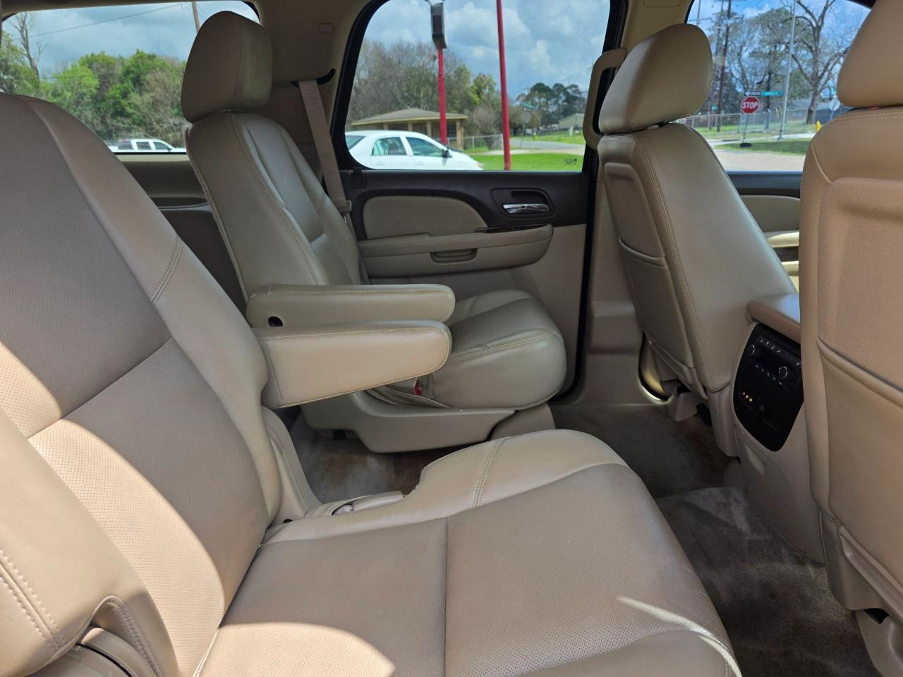 Chevrolet Tahoe 2WD 4dr 1500 LTZ 2011