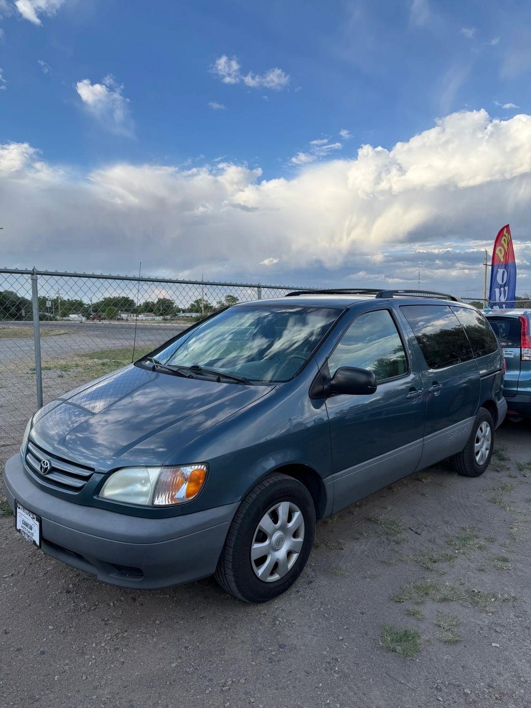 Toyota Sienna LE 2001