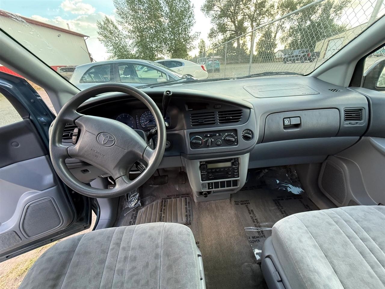 Toyota Sienna LE 2001