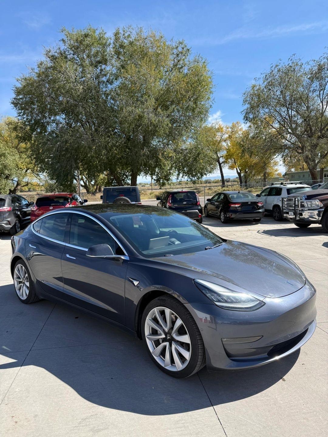 Tesla Model 3  2019