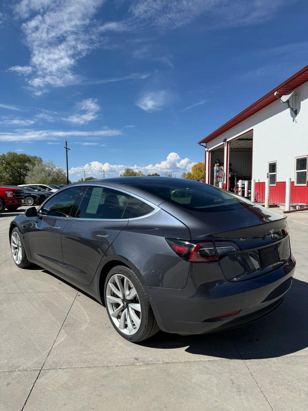 Tesla Model 3  2019