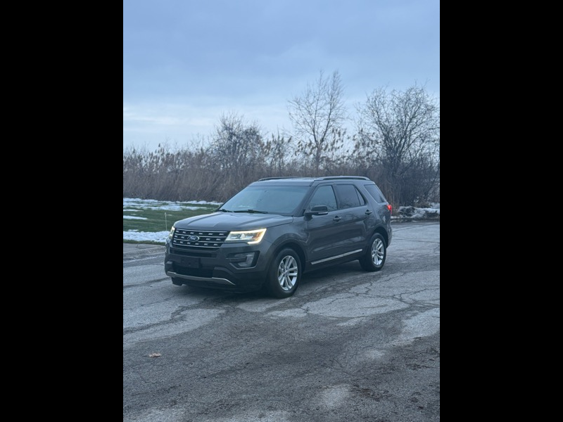 2016 Ford Explorer XLT's photo