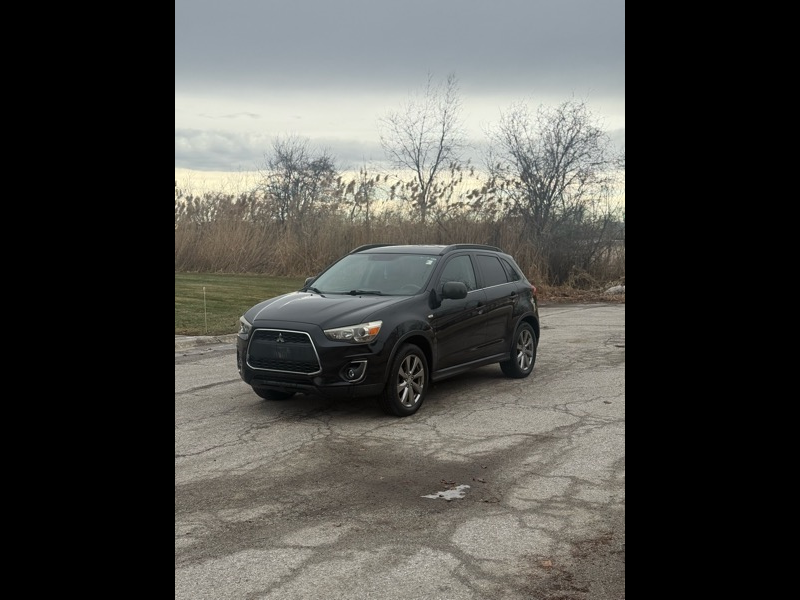 2013 Mitsubishi Outlander Sport LE's photo