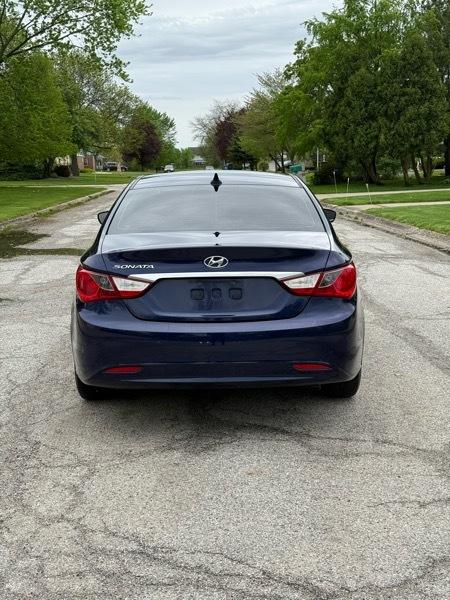 Hyundai Sonata 4dr Sdn 2.4L SE 2011