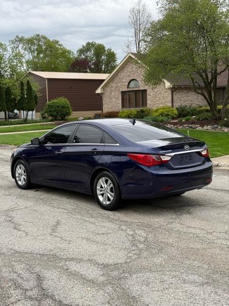 Hyundai Sonata 4dr Sdn 2.4L SE 2011
