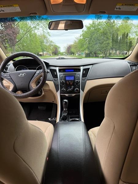 Hyundai Sonata 4dr Sdn 2.4L SE 2011