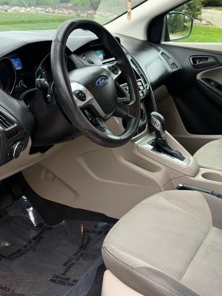 Ford Focus SE Sedan 2012