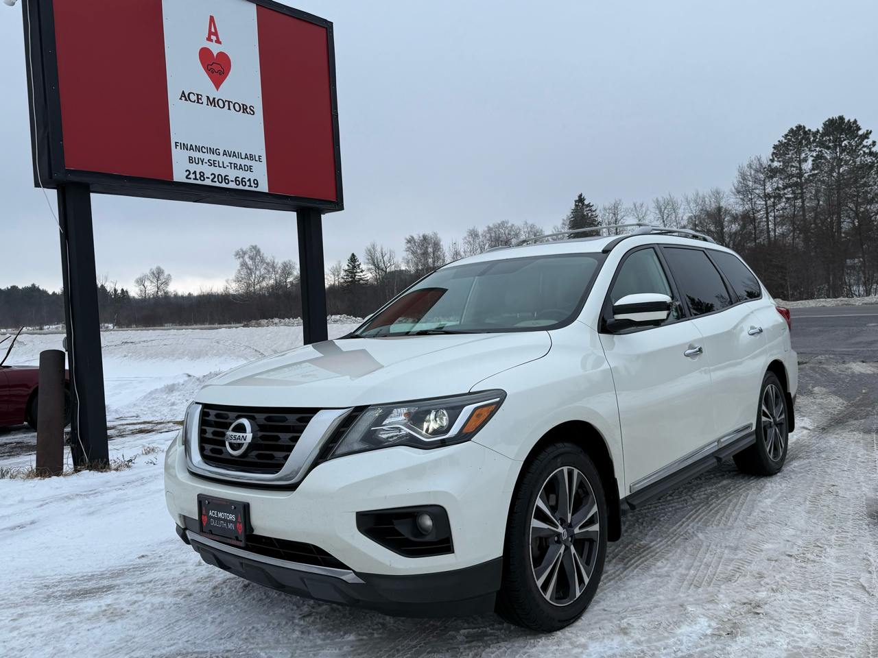 2017 Nissan Pathfinder Platinum's photo