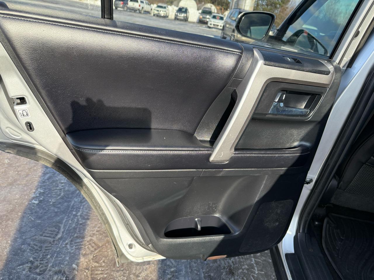 Toyota 4Runner SR5 4WD 2016