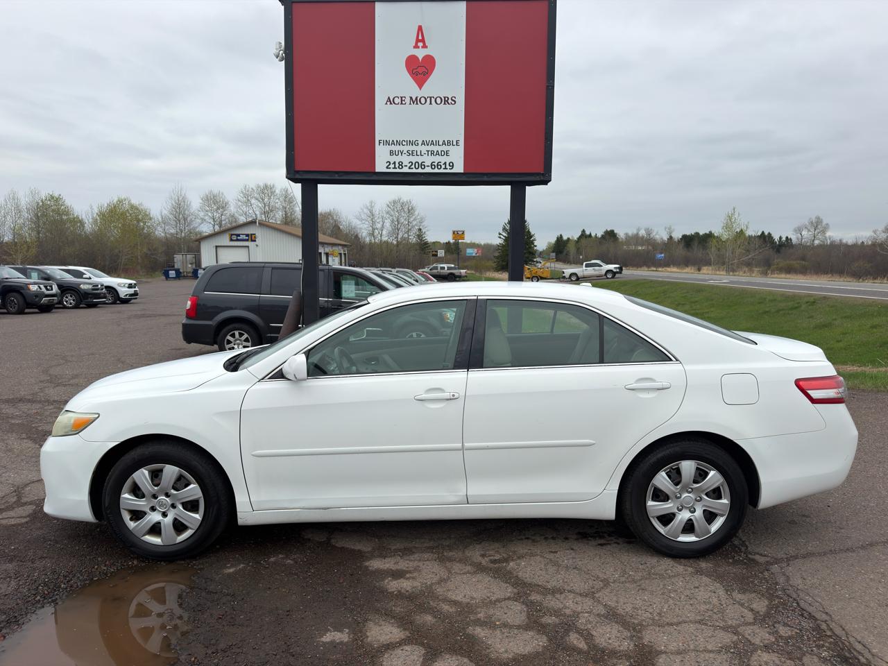 Toyota Camry Base 6-Spd AT 2011