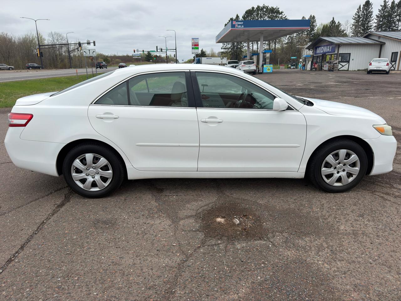 Toyota Camry Base 6-Spd AT 2011