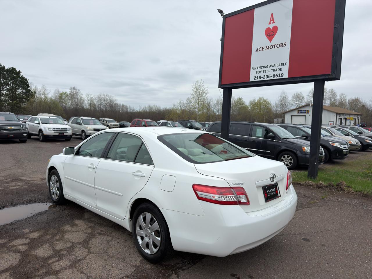 Toyota Camry Base 6-Spd AT 2011