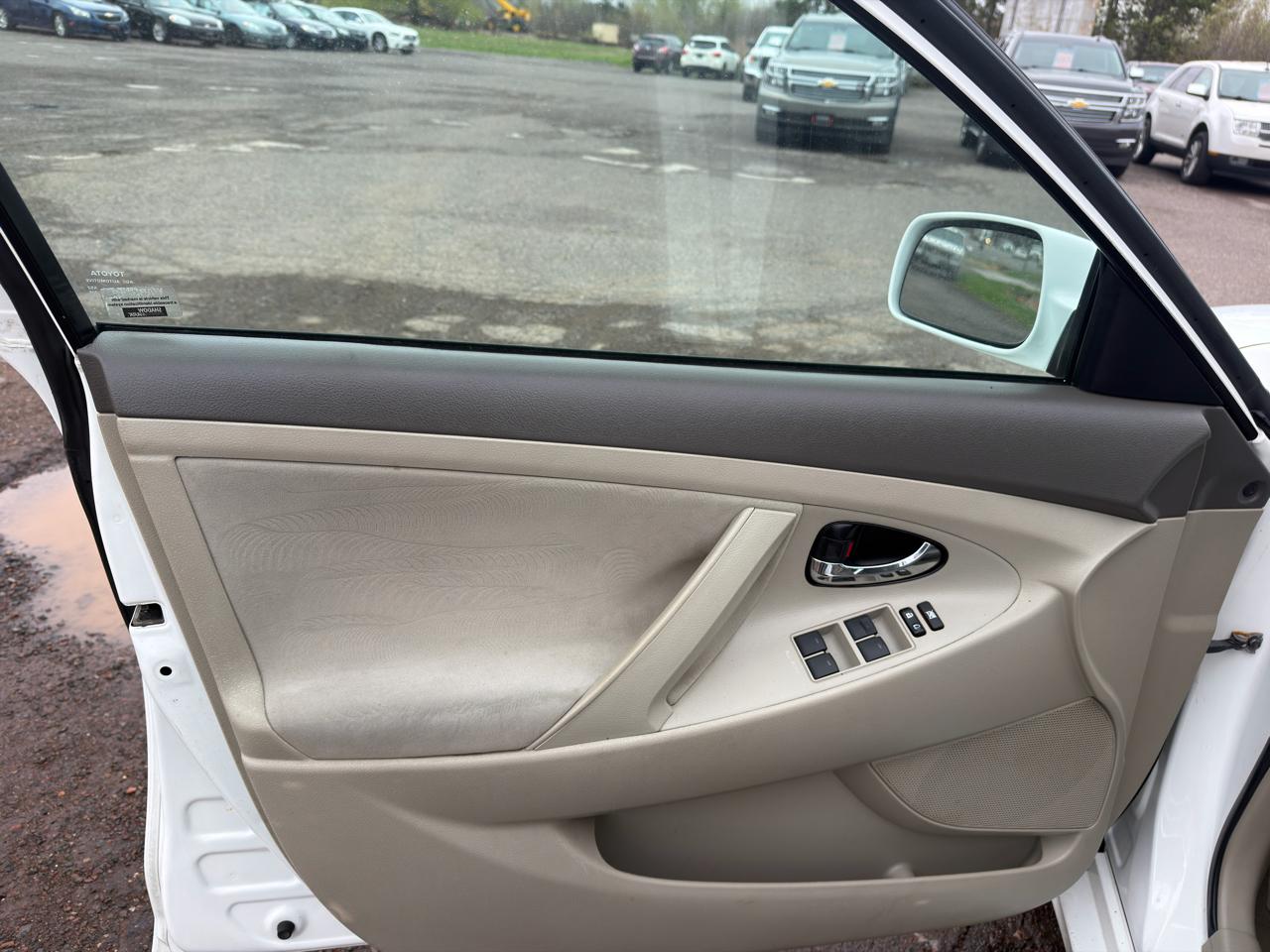 Toyota Camry Base 6-Spd AT 2011