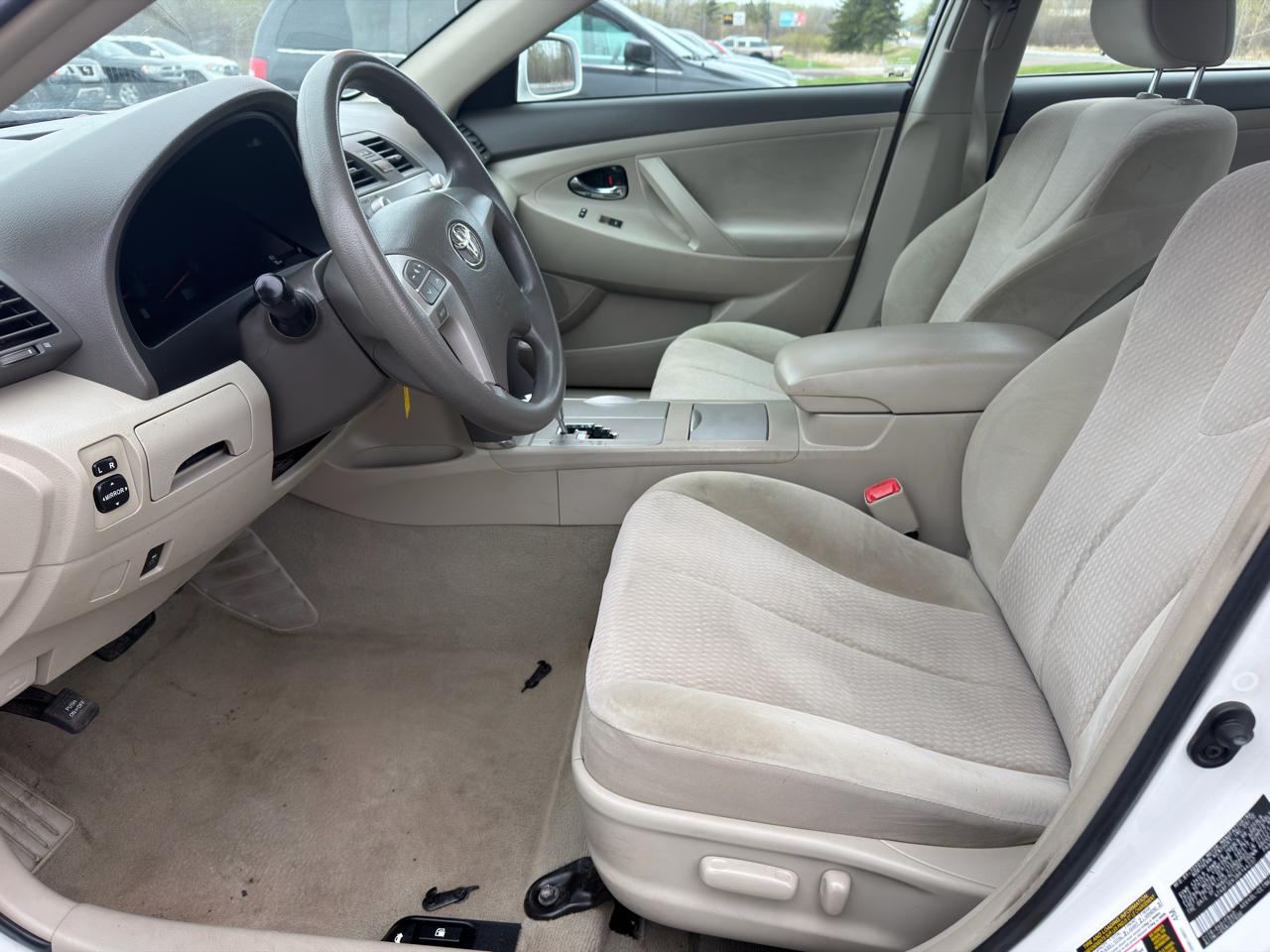 Toyota Camry Base 6-Spd AT 2011