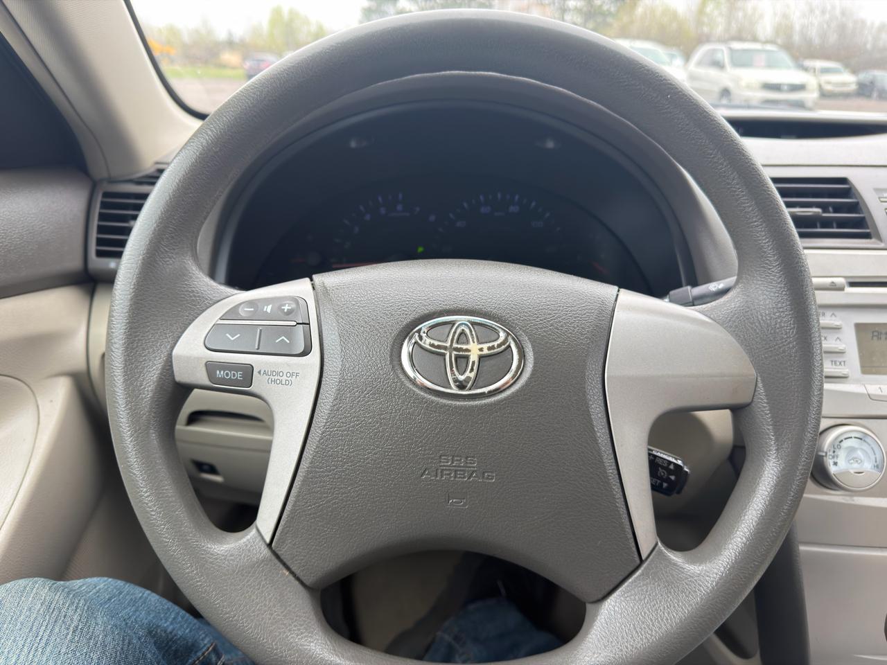 Toyota Camry Base 6-Spd AT 2011