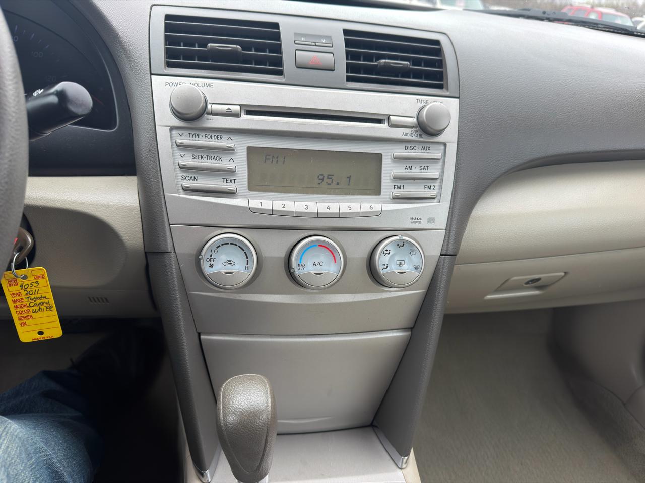 Toyota Camry Base 6-Spd AT 2011