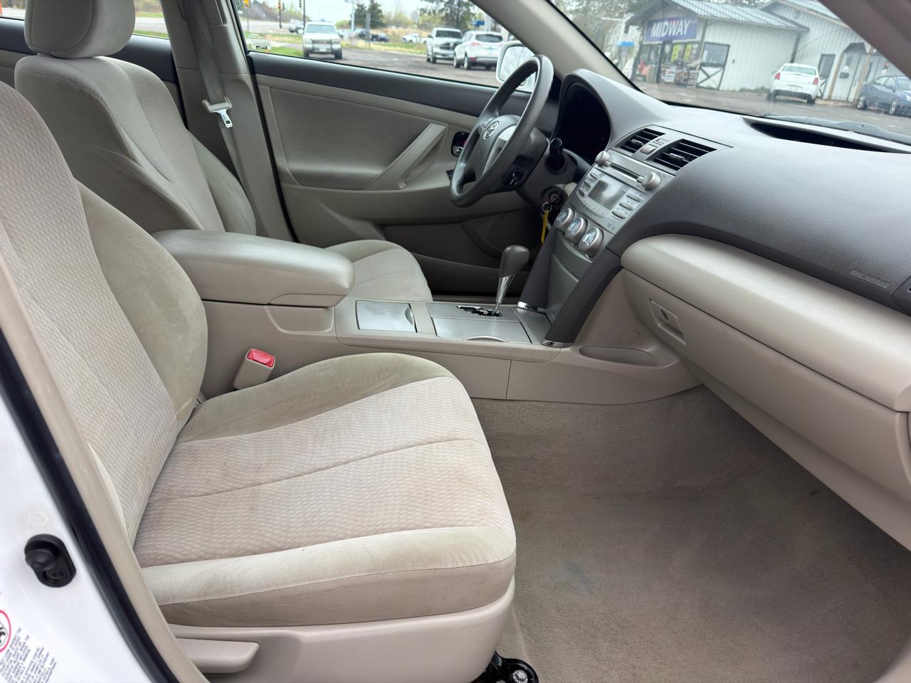 Toyota Camry Base 6-Spd AT 2011
