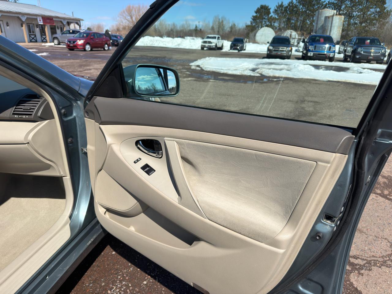 Toyota Camry SE 5-Spd AT 2009