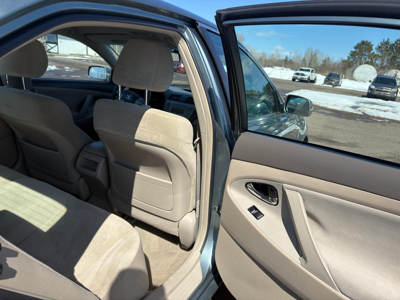 Toyota Camry SE 5-Spd AT 2009