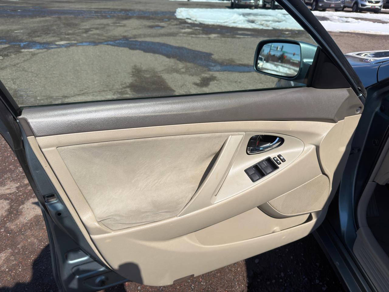 Toyota Camry SE 5-Spd AT 2009
