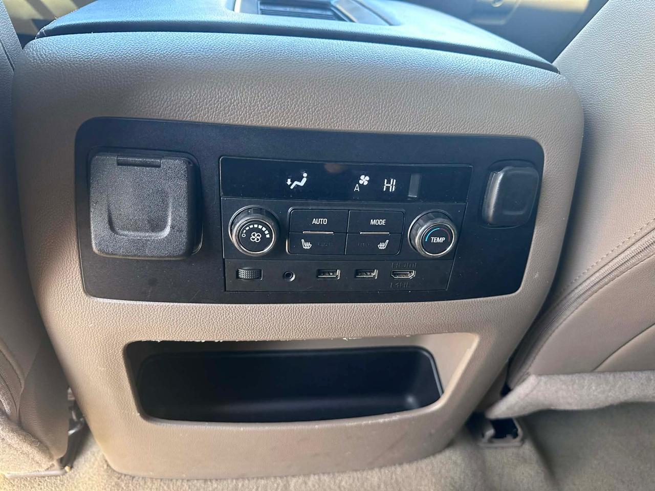 Chevrolet Suburban Premier 4WD 2017