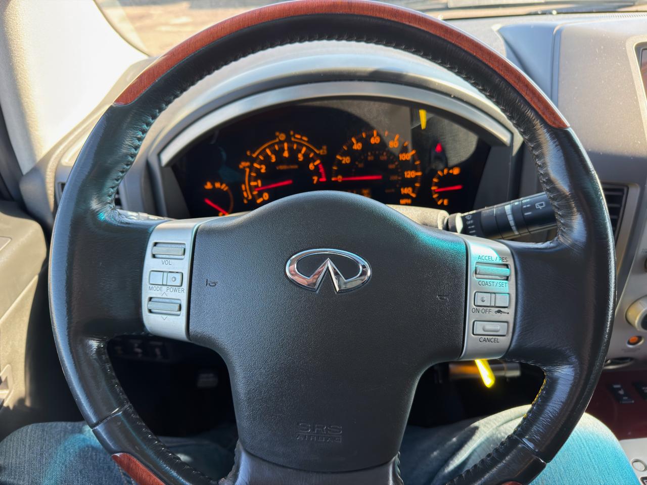 Infiniti QX56 AWD 2004