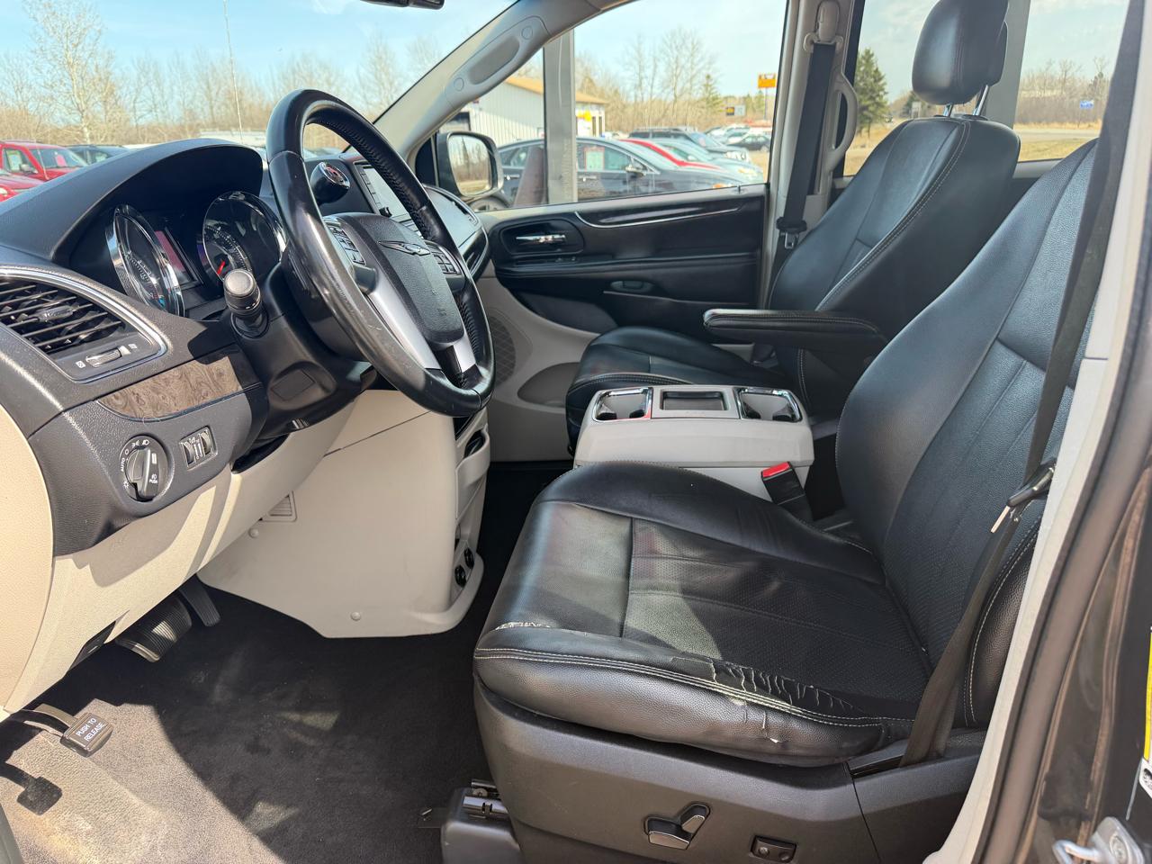 Chrysler Town & Country Touring 2012