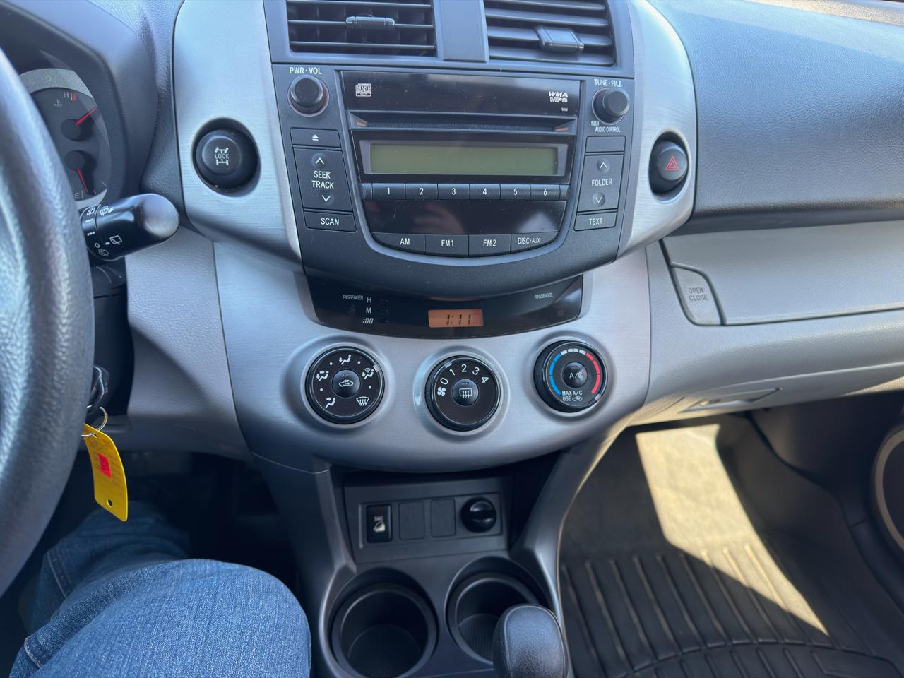 Toyota RAV4 Base V6 4WD 2008