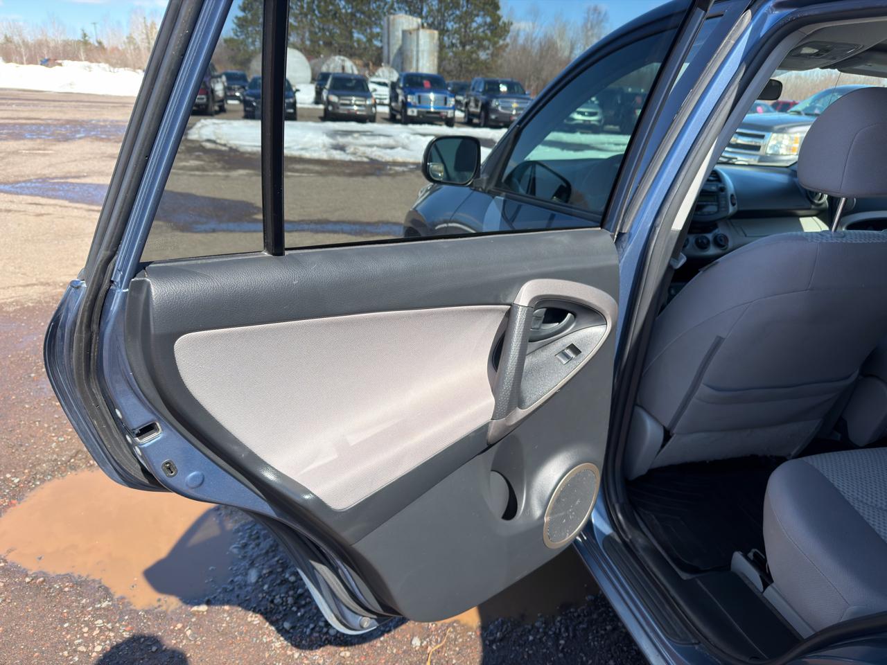 Toyota RAV4 Base V6 4WD 2008