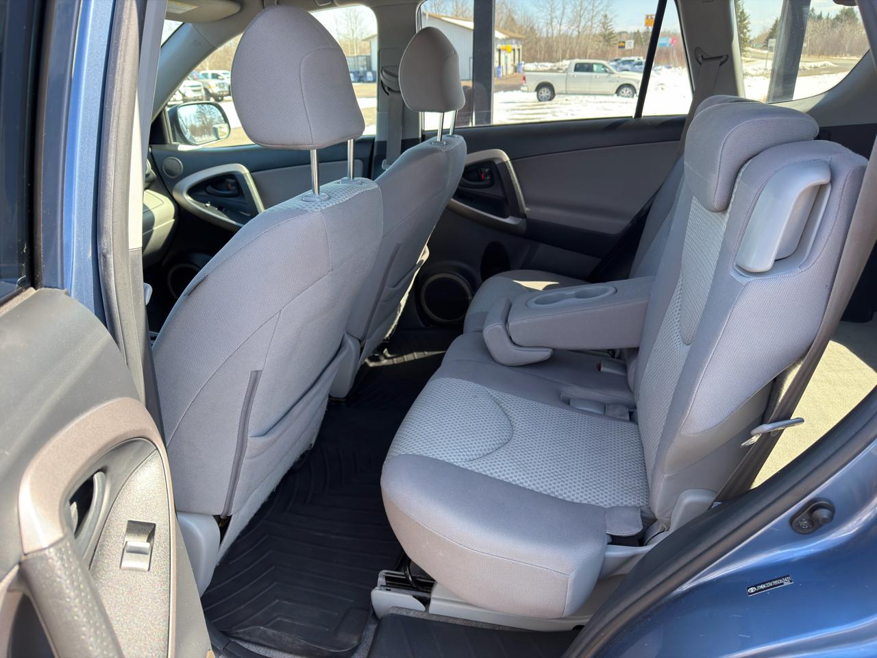 Toyota RAV4 Base V6 4WD 2008