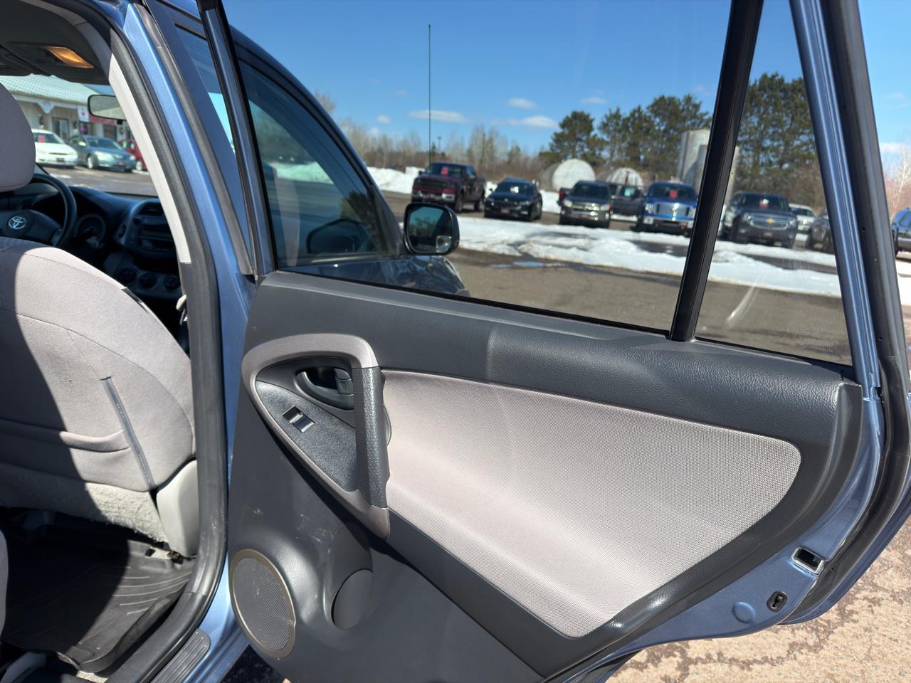 Toyota RAV4 Base V6 4WD 2008