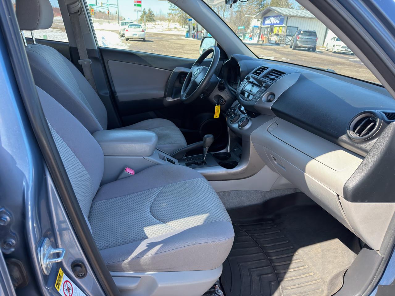 Toyota RAV4 Base V6 4WD 2008