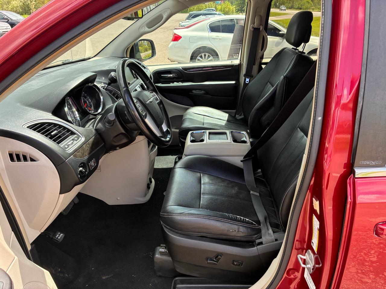 Chrysler Town & Country Touring 2013