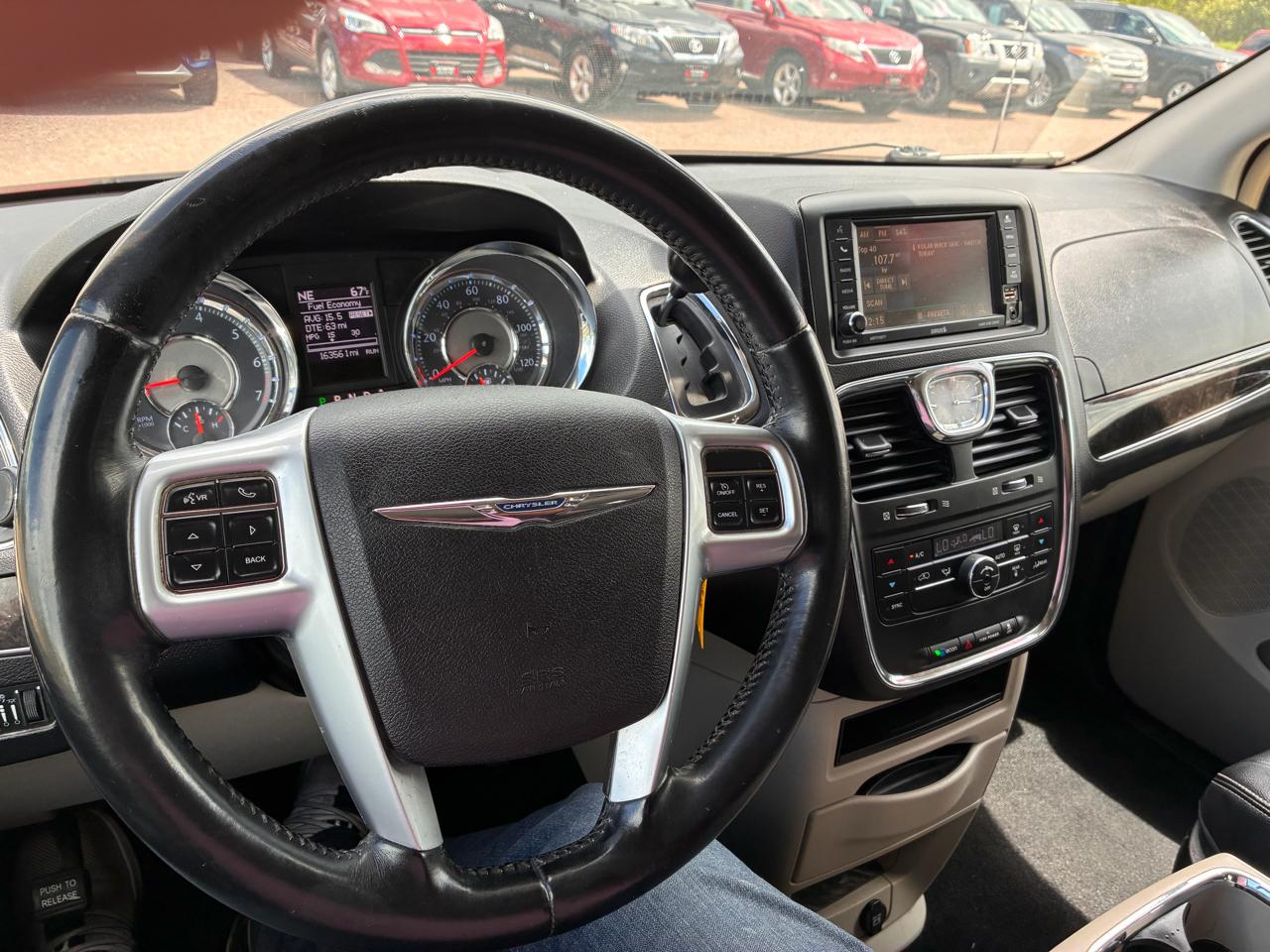 Chrysler Town & Country Touring 2013