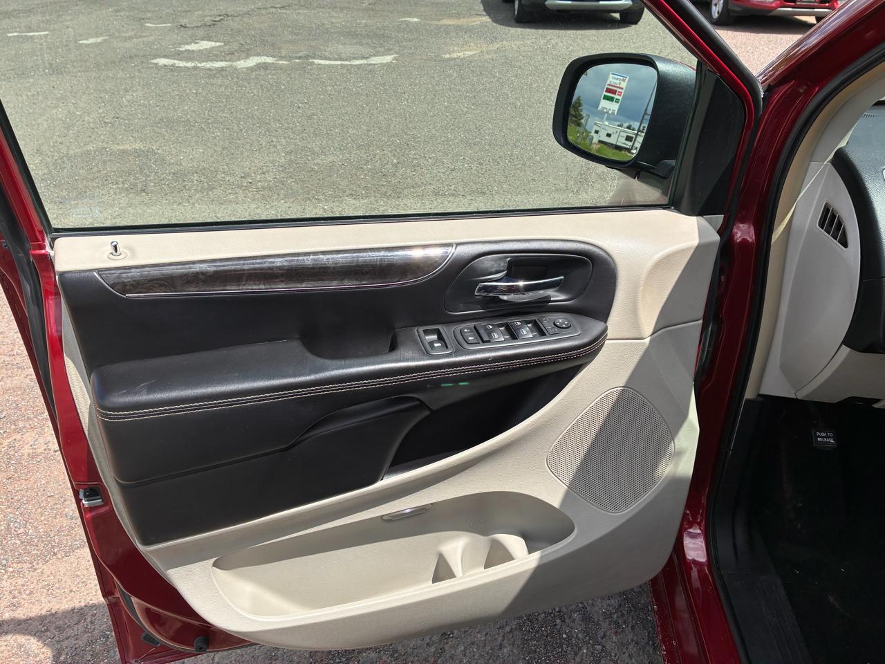 Chrysler Town & Country Touring 2013