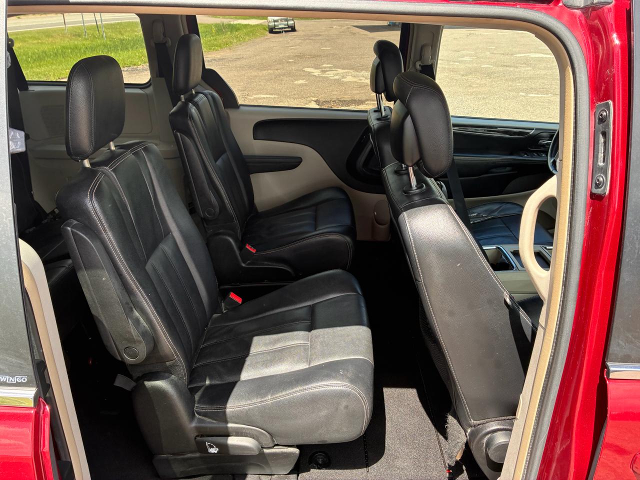 Chrysler Town & Country Touring 2013