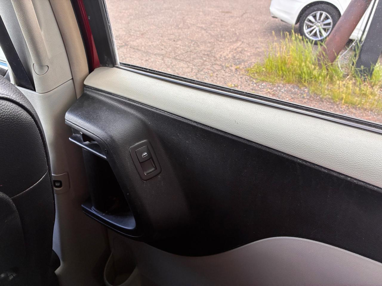 Chrysler Town & Country Touring 2013
