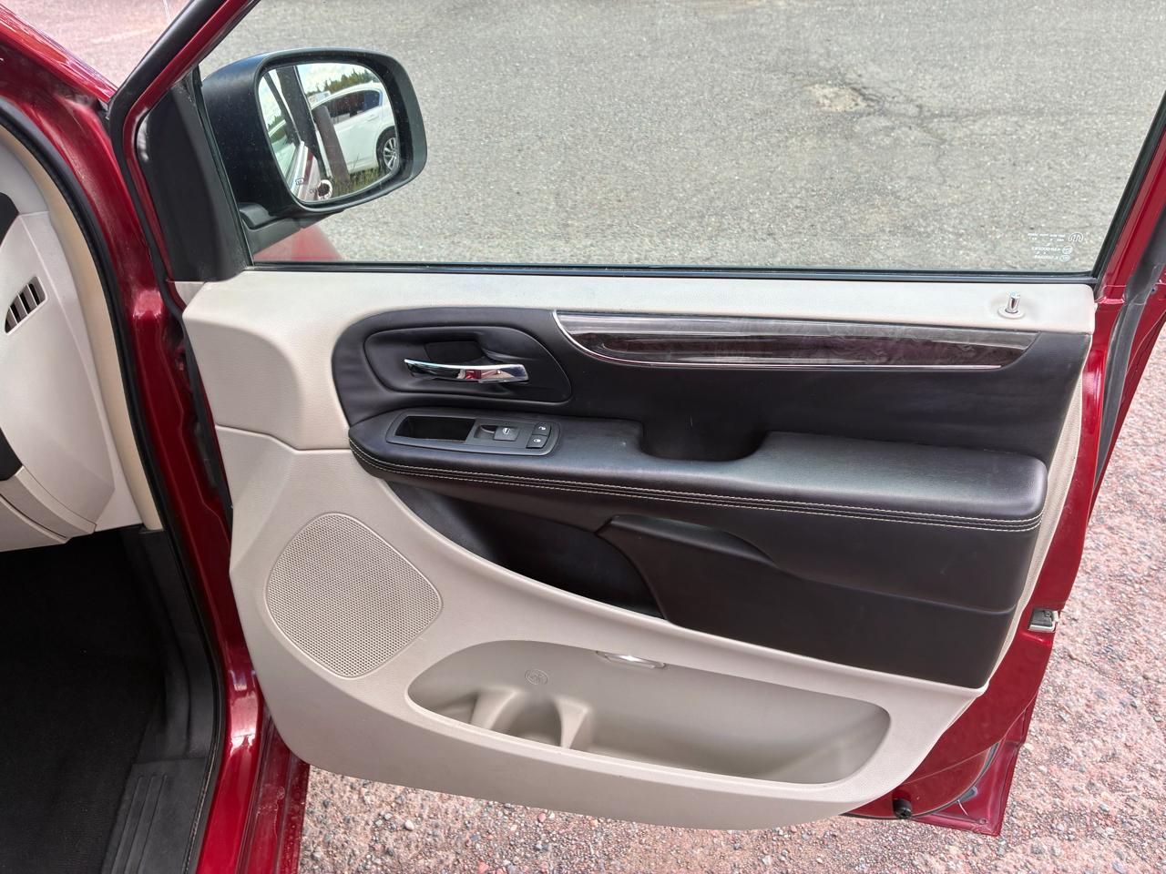 Chrysler Town & Country Touring 2013