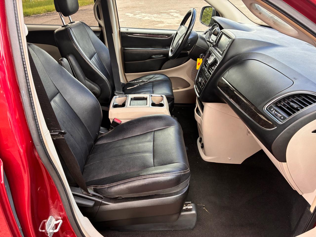 Chrysler Town & Country Touring 2013