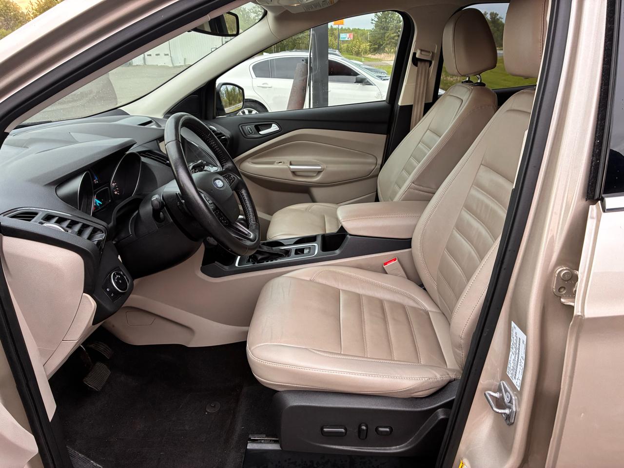 Ford Escape Titanium 4WD 2017