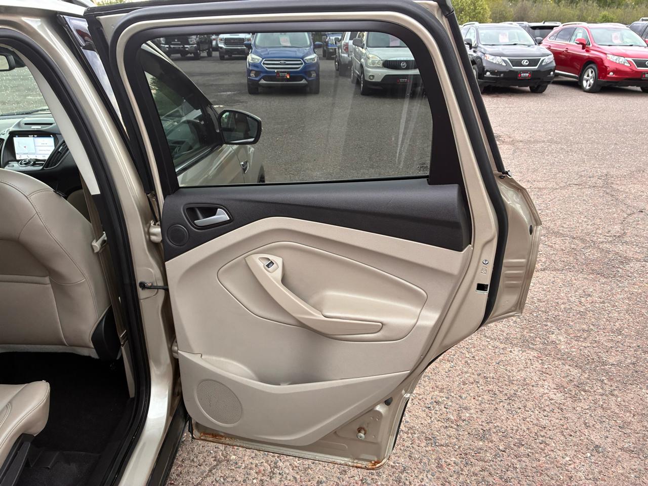 Ford Escape Titanium 4WD 2017