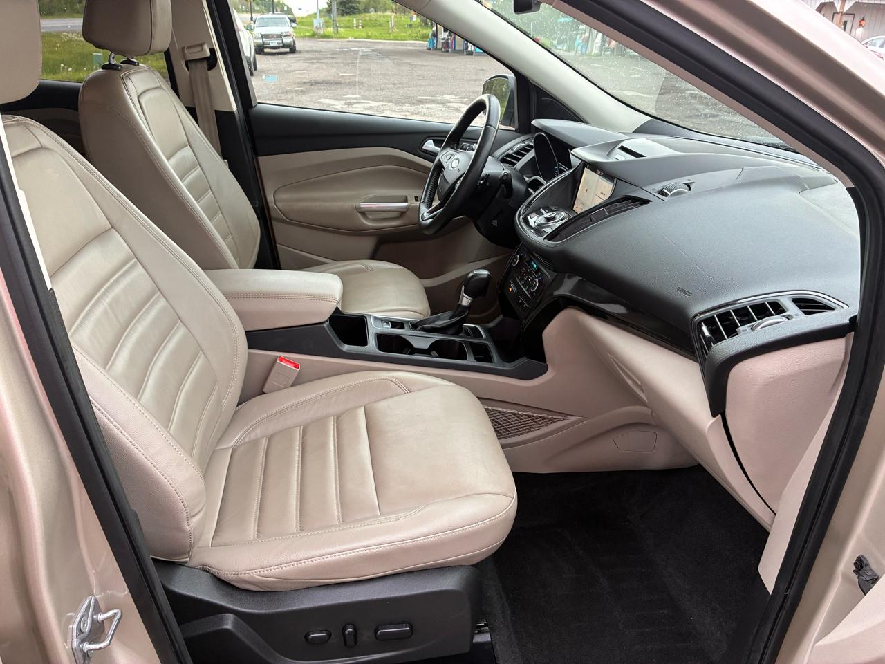 Ford Escape Titanium 4WD 2017