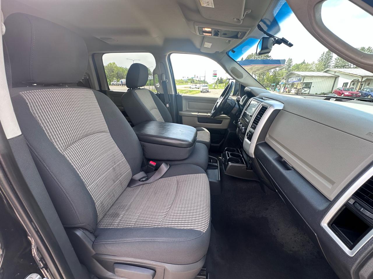 Dodge Ram 2500 SLT Mega Cab 4WD 2011
