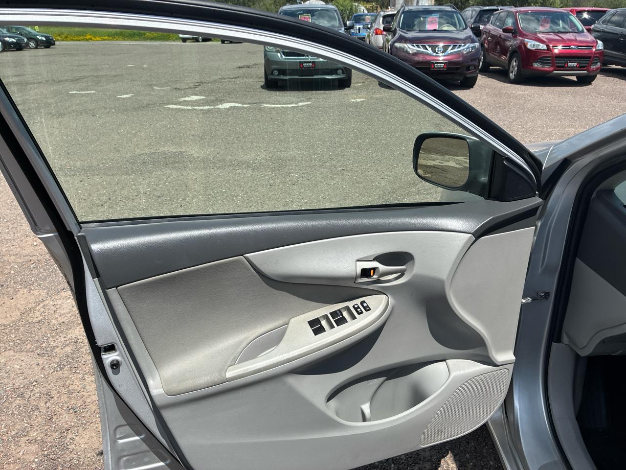 Toyota Corolla 4dr Sdn LE Auto 2010