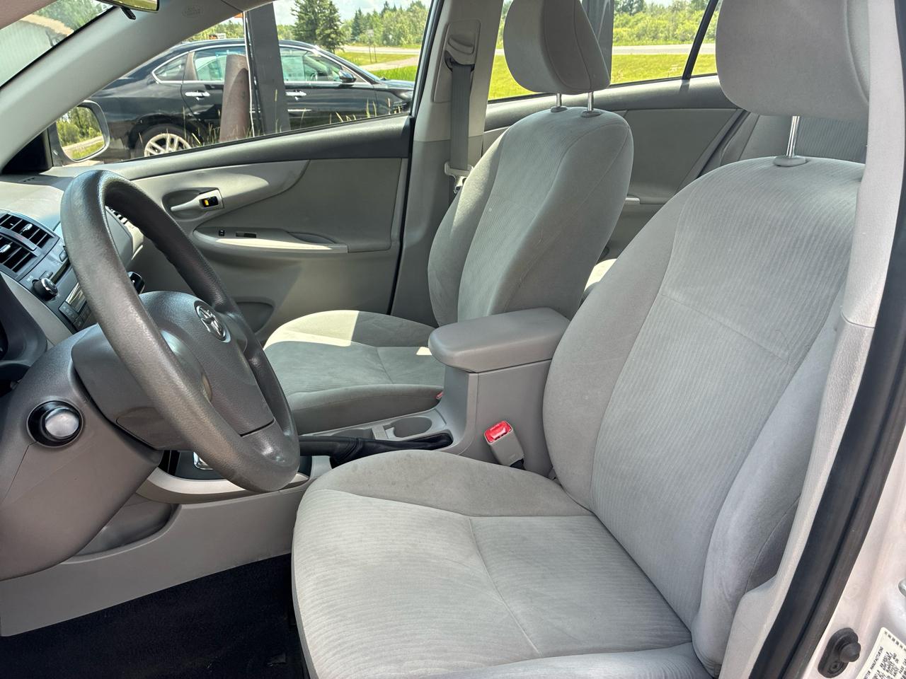 Toyota Corolla 4dr Sdn LE Auto 2010