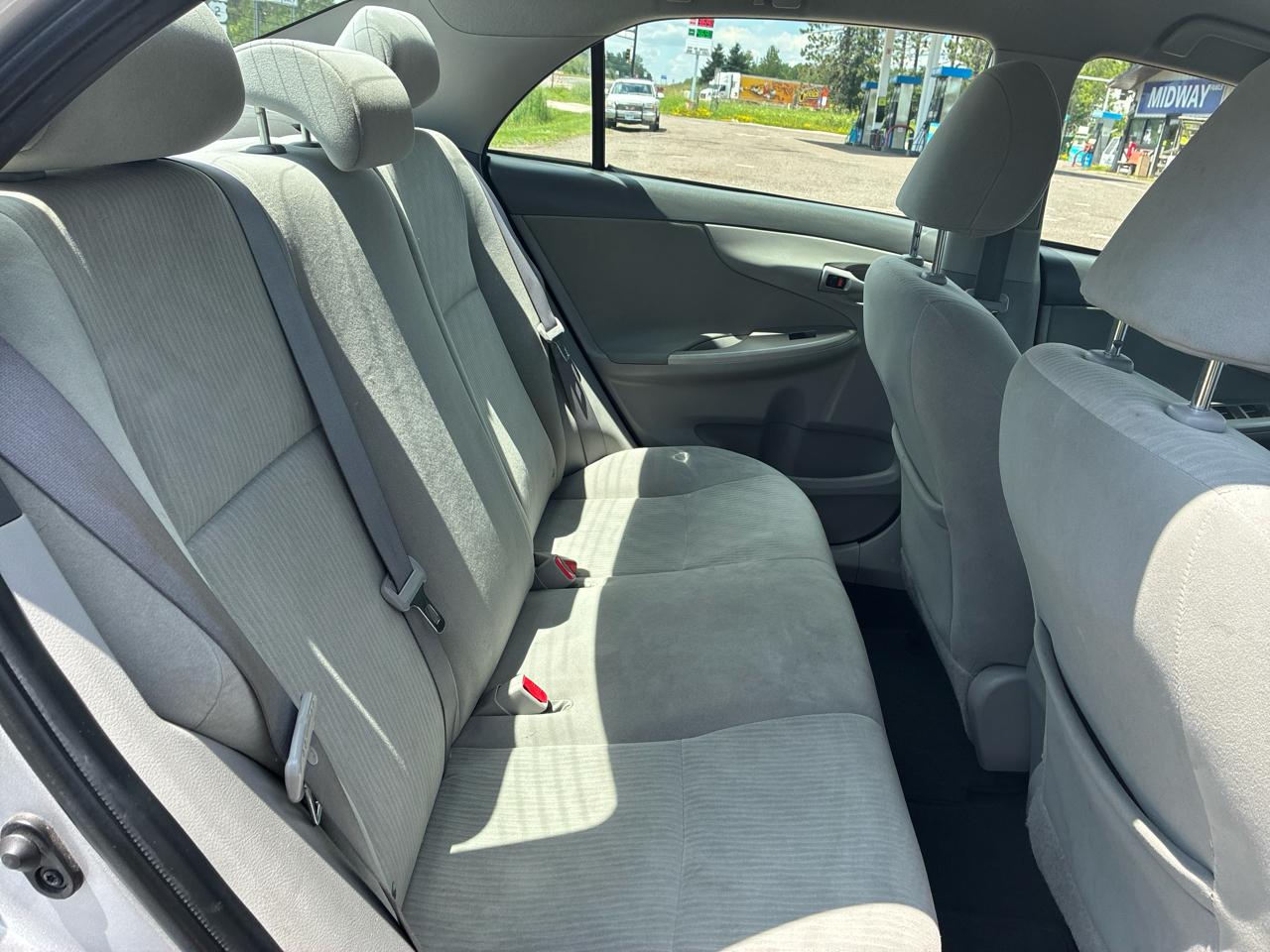 Toyota Corolla 4dr Sdn LE Auto 2010