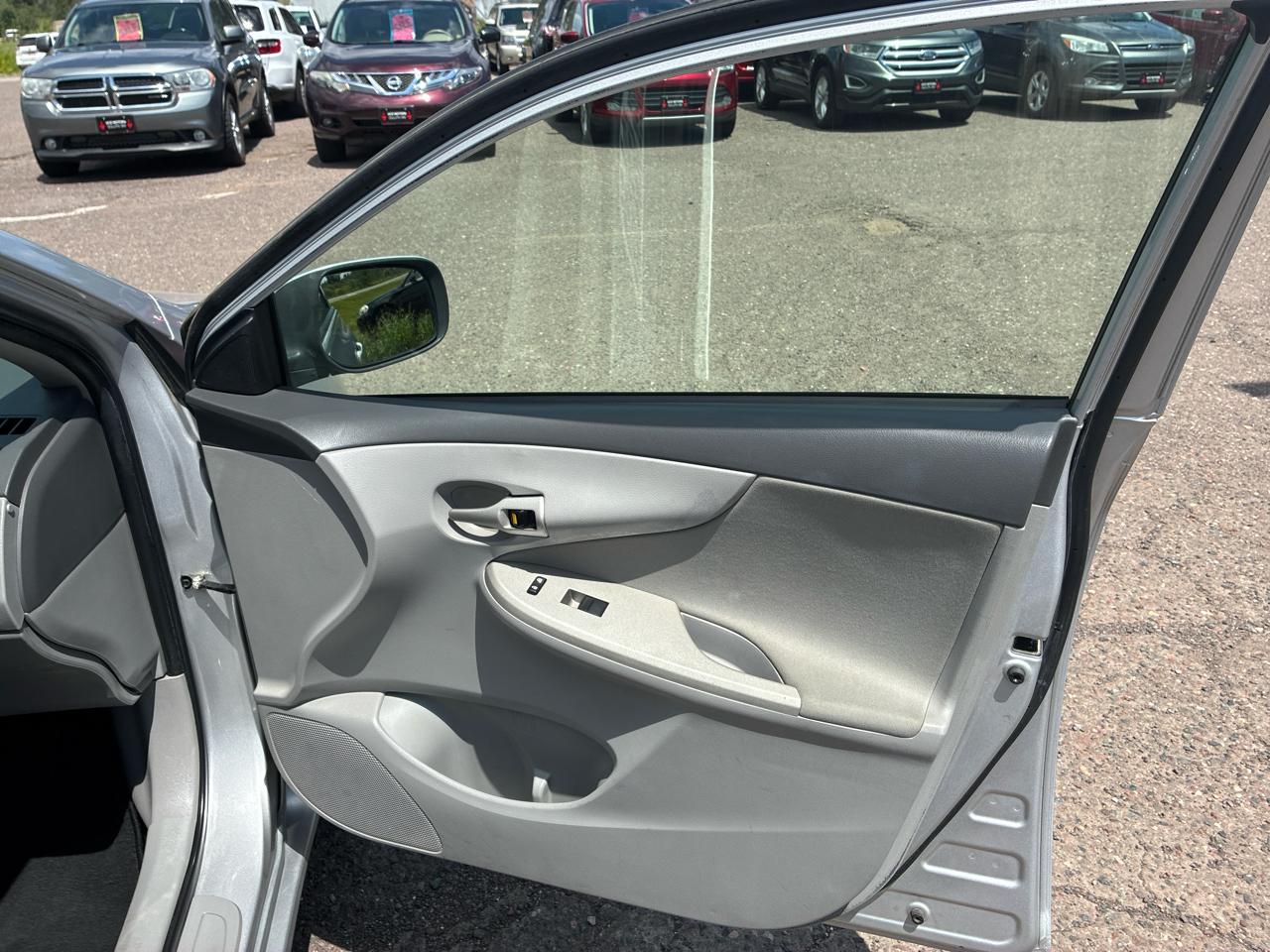 Toyota Corolla 4dr Sdn LE Auto 2010