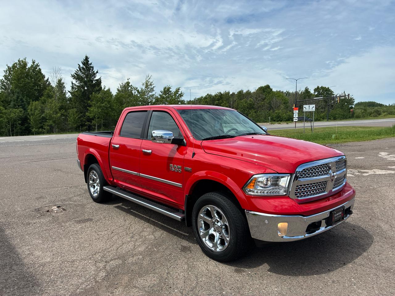 RAM 1500 Laramie Crew Cab SWB 4WD 2015