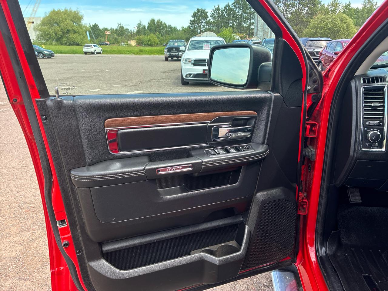 RAM 1500 Laramie Crew Cab SWB 4WD 2015